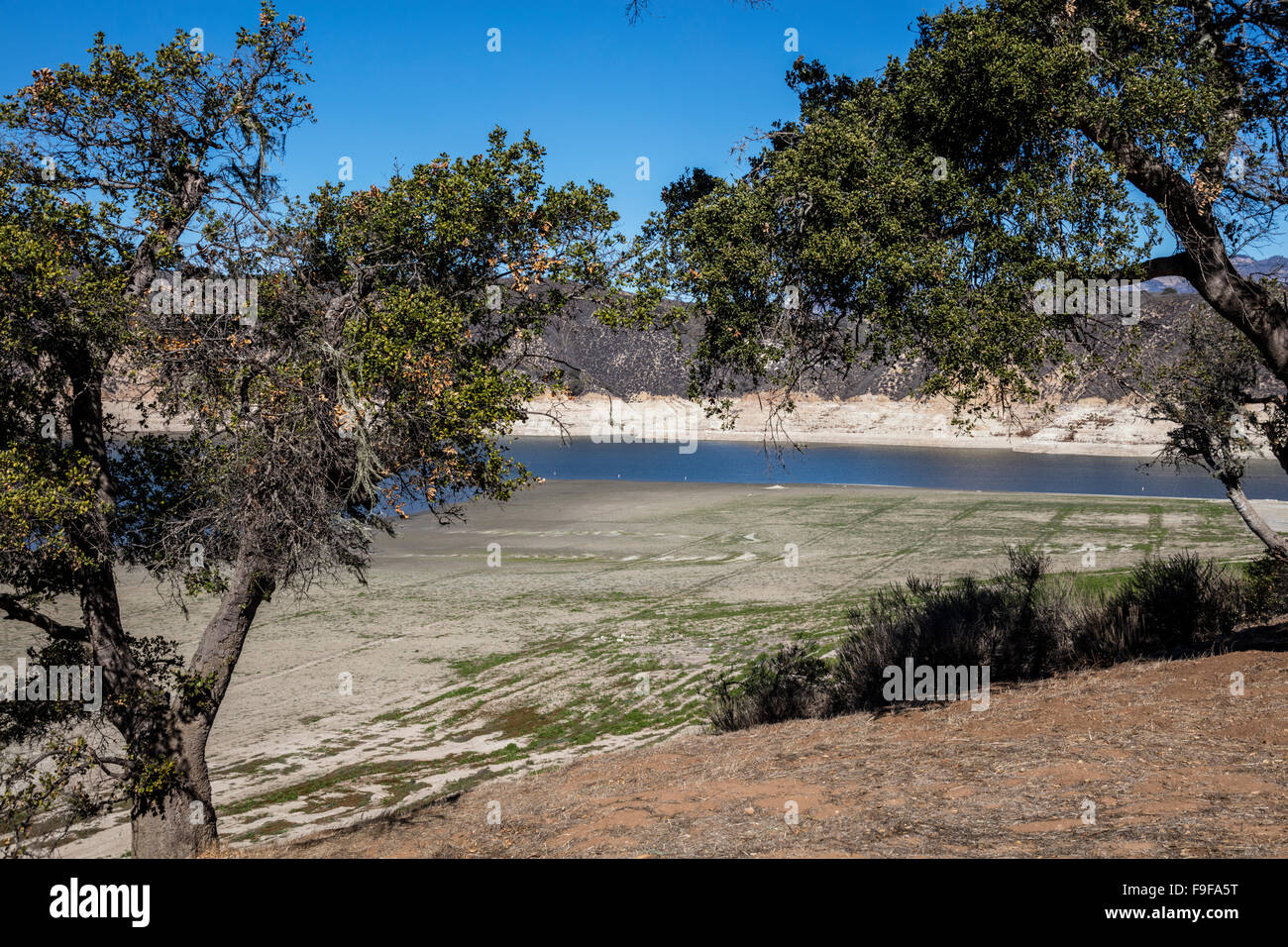 Trockenheit bewirkt Lake Cachuma, Los Padres National Forest, Santa Barbara County, Kalifornien, USA Stockfoto