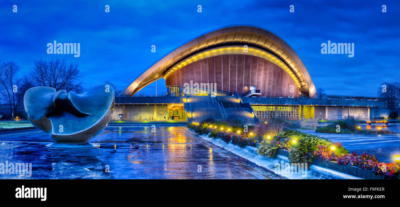 Die Kongresshalle ist das Haus der Kulturen der Welt. Deutschland, Hauptstadt Berlin, Bezirk Mitte. Stockfoto Die Kongresshalle ist das Haus der Kulturen der Welt. Deutschland, Hauptstadt Berlin, Bezirk Mitte. Stockfoto