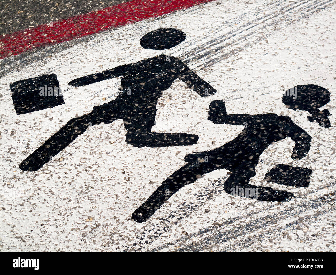 Straßenschild - Kinder Kreuzung Stockfotografie - Alamy