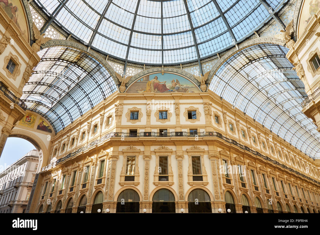 Mailand, Vittorio Emanuele Galerie Innenansicht an einem sonnigen Tag Stockfoto