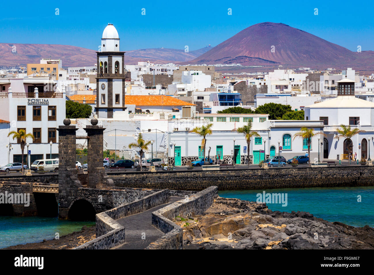Historischen Zentrum von Arrecife, Vulkan hinter, Lanzarote, Kanarische Inseln, Spanien Stockfoto