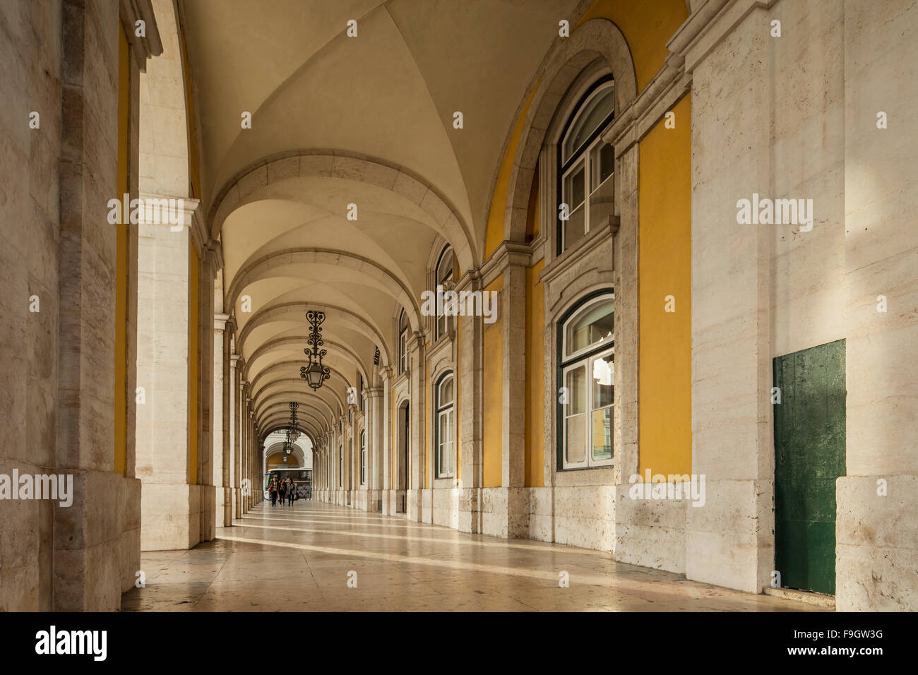 Torbogen im Gebäude des Justizministeriums, Lissabon, Portugal. Stockfoto