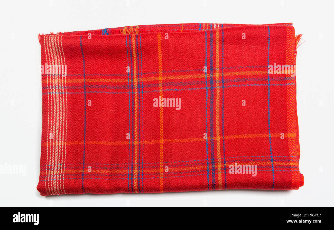Rote gefaltete indische Tuch isoliert Stockfoto