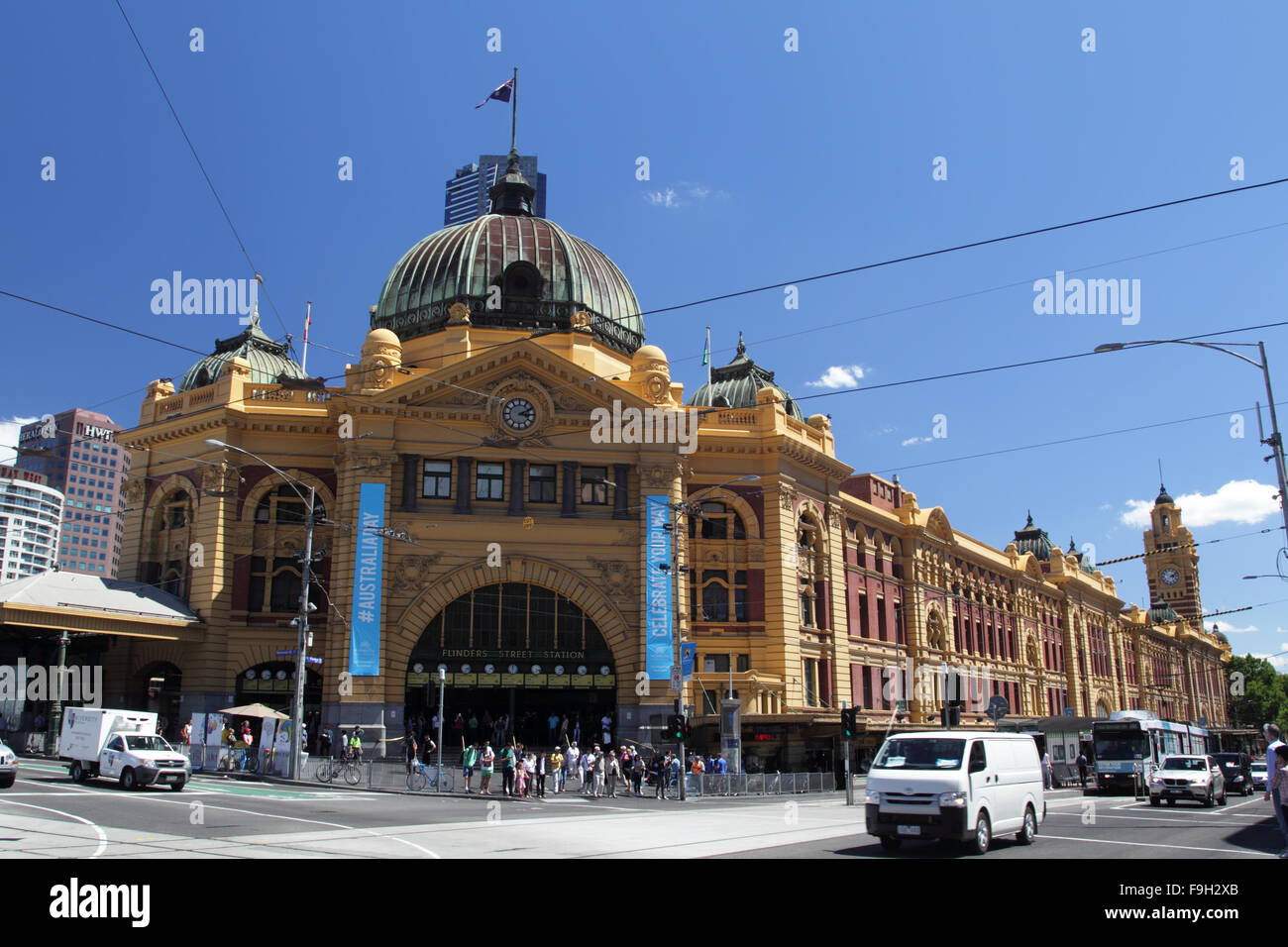 Flinders Street Station in Melbourne, Victoria, Australien, an einem sonnigen Sommertag. Stockfoto