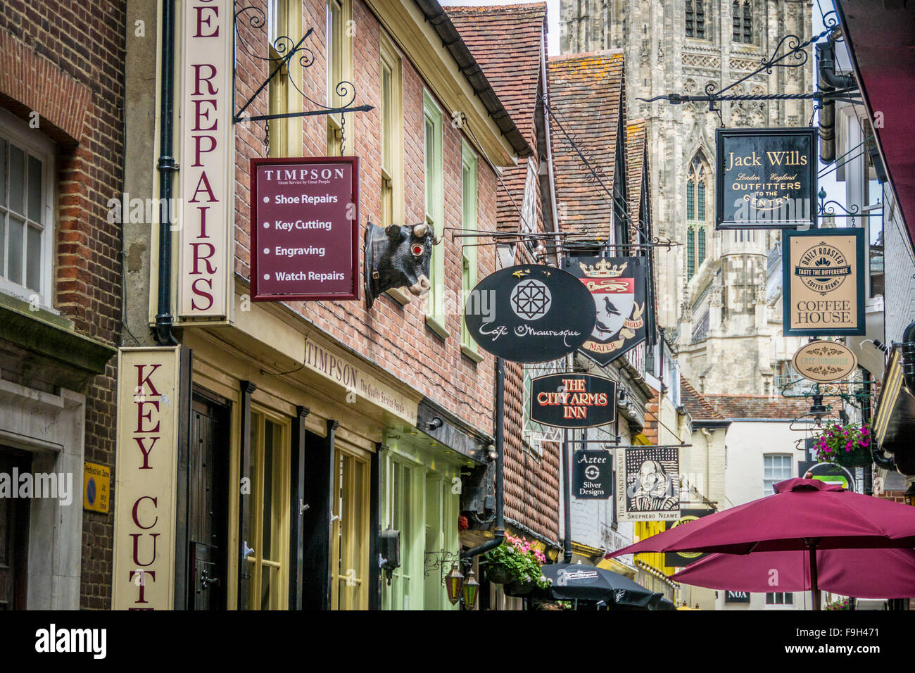 Metzgerei LANE, CANTERBURY, KENT, UK, 28. Juni 2015 - Blick auf die verschiedenen Ladenschildern Metzgerei Lane, Canterbury Stockfoto