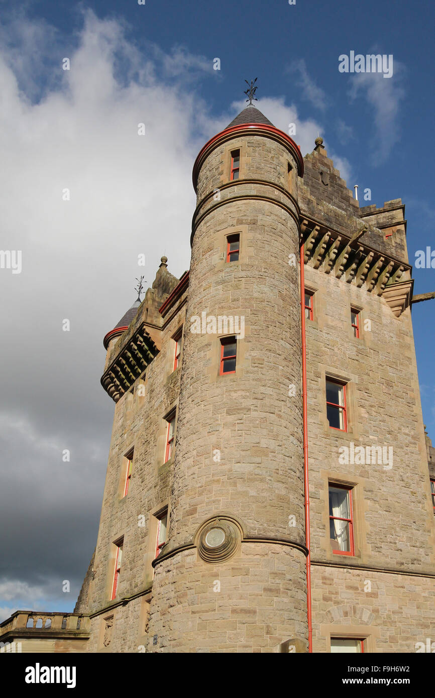 Belfast Castle in Cave Hill Country Park, Belfast, Nordirland. Die schottischen fürstlichen Stil Schloss mit Blick auf die Stadt und Belfast Lough. Stockfoto