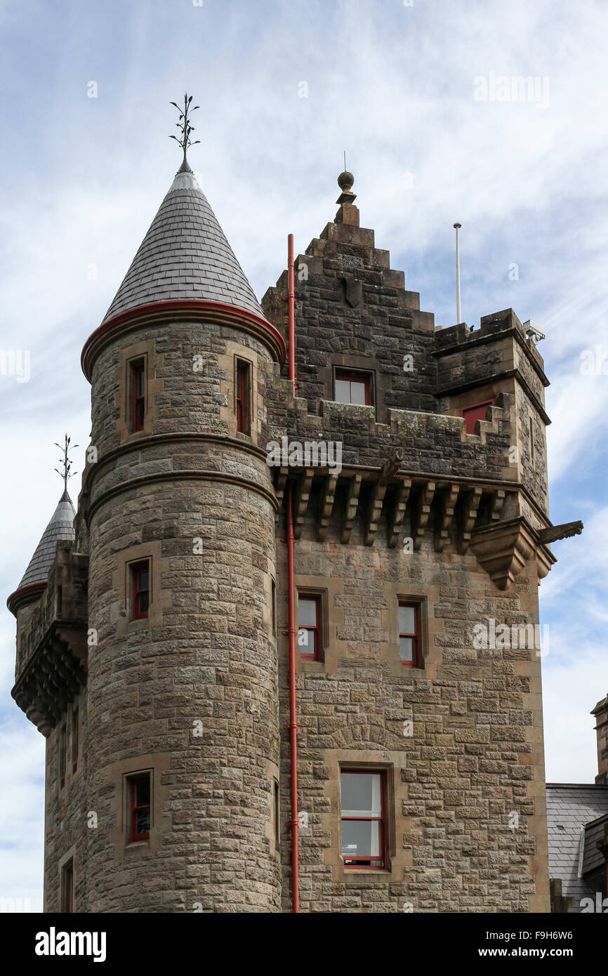 Belfast Castle in Cave Hill Country Park, Belfast, Nordirland. Die schottischen fürstlichen Stil Schloss mit Blick auf die Stadt und Belfast Lough. Stockfoto