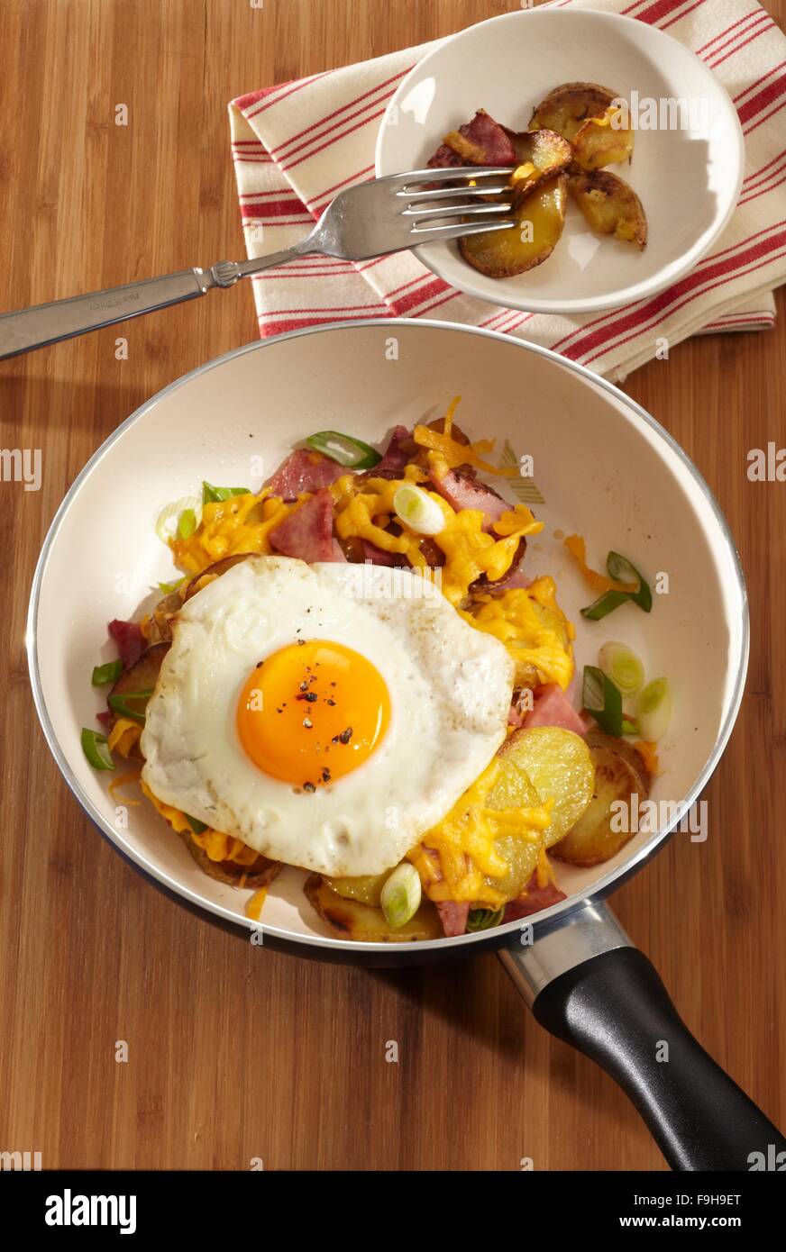 Kartoffelpfanne mit schinken -Fotos und -Bildmaterial in hoher ...