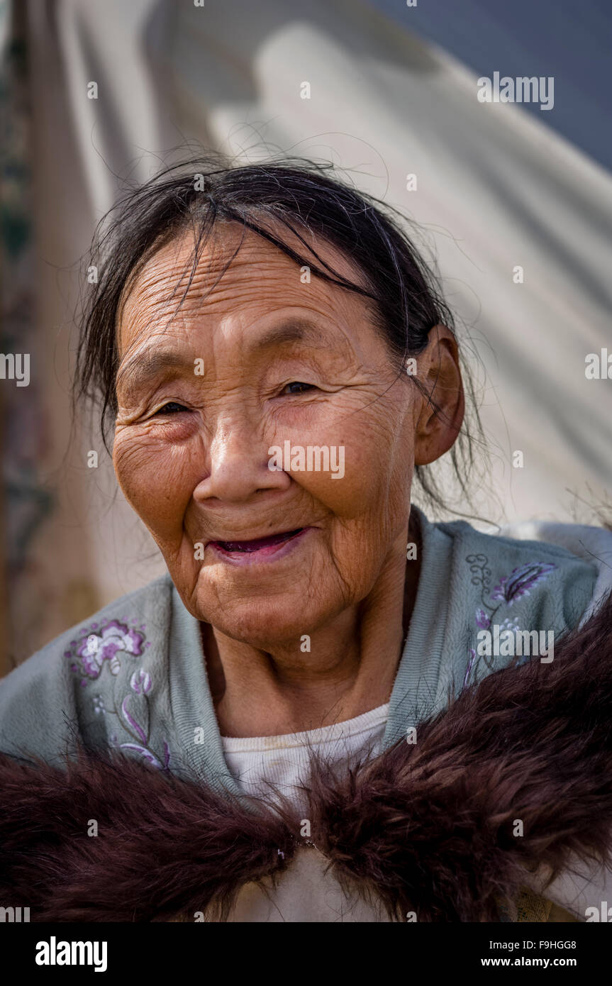 INUIT-FRAU ARCTIC BAY BAFFIN ISLAND KANADA Stockfoto