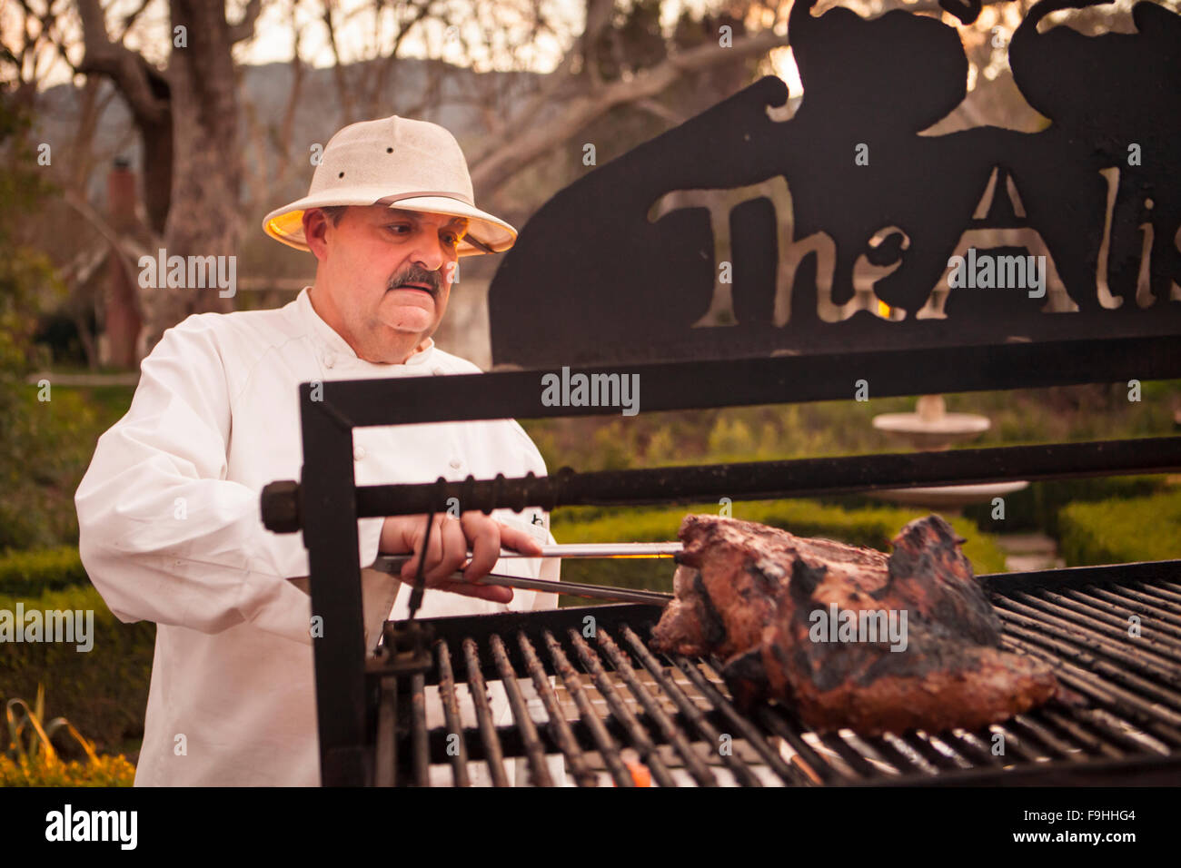 Küchenchef Pascal Gode kocht am BBQ Bootcamp, Alisal Guest Ranch, Solvang, Kalifornien Stockfoto