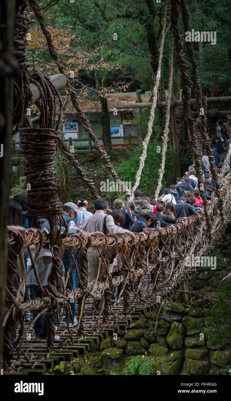 SEIL-BRÜCKE-IYA-FLUSS-IYA-JAPAN Stockfoto