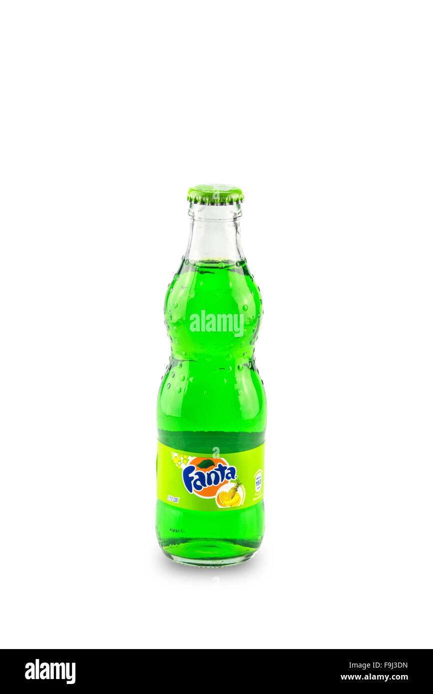 Bangkok, THAILAND Dezember 1: Grüne Limonade Fanta Flasche Coca-cola Firma  soft trinken grünen Soda Fanta auf weißem Hintergrund auf 1 Stockfotografie  - Alamy