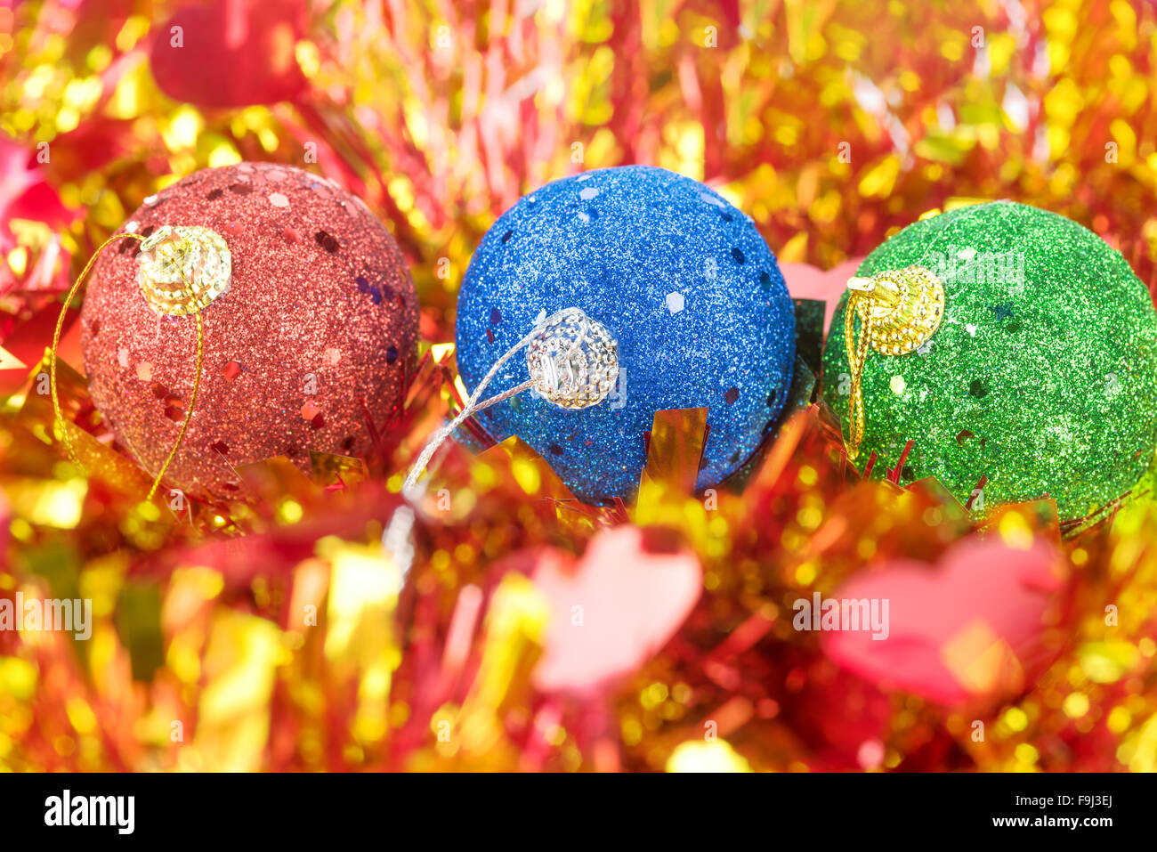 Rot-blau-grün-Weihnachtsdekoration Stockfoto