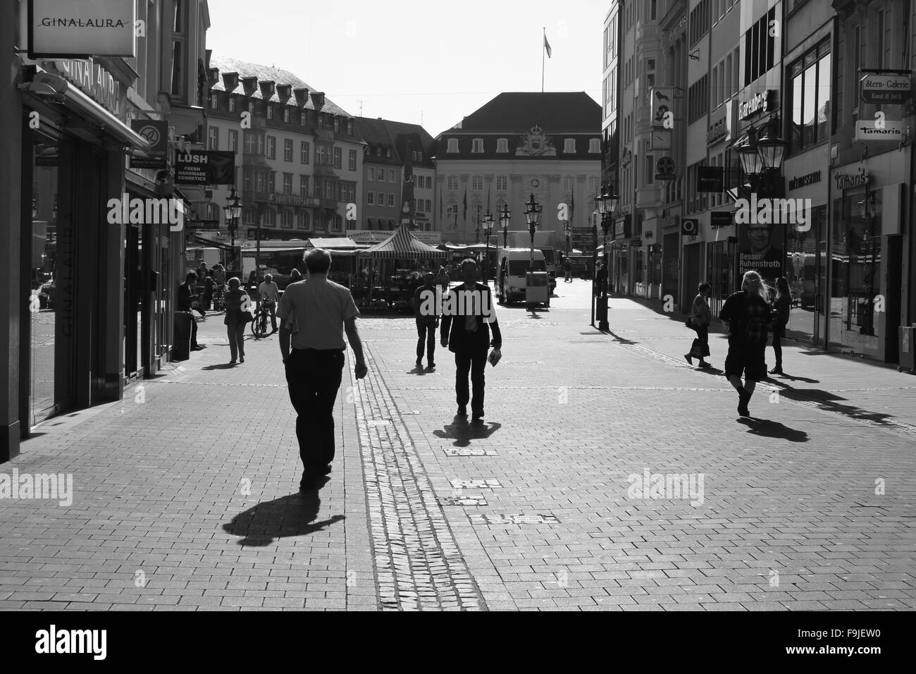 Schatten in der Morgensonne Stockfoto