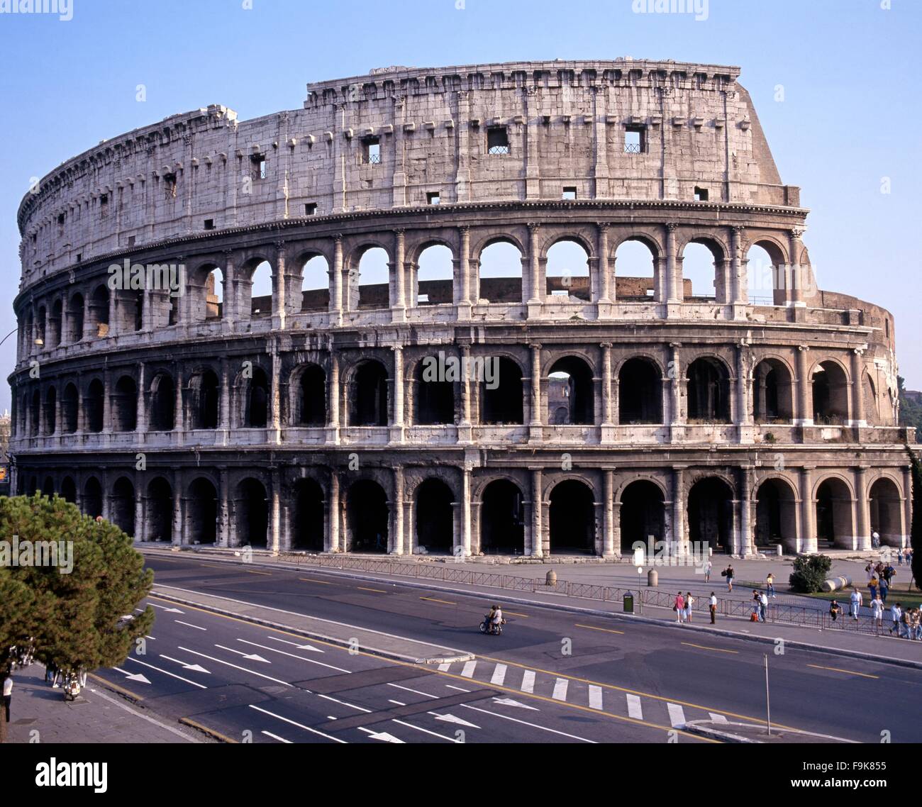 Aussenansicht der Roman Colosseum (ursprünglich Flavian Amphitheater), Rom, Italien, Europa. Stockfoto