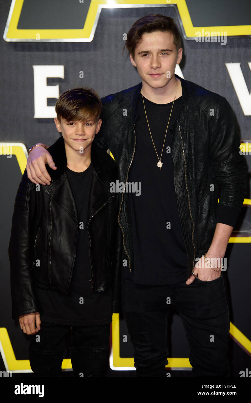 Romeo Beckham und Brooklyn Beckham bei der "Star Wars: das Erwachen der macht-Premiere in London Stockfoto