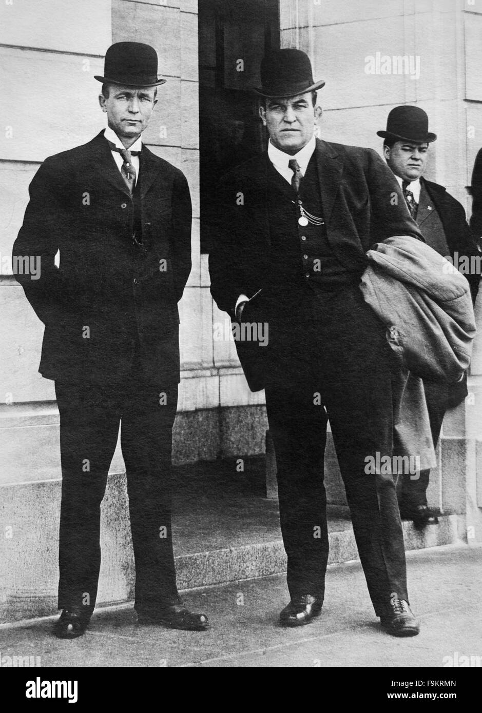 Vintage Foto von Minnesota Gouverneur Adolph Olson Eberhart (links) und Boxer James J Jeffries (rechts) - Weltmeister im Schwergewicht von 1899 bis 1905. Stockfoto