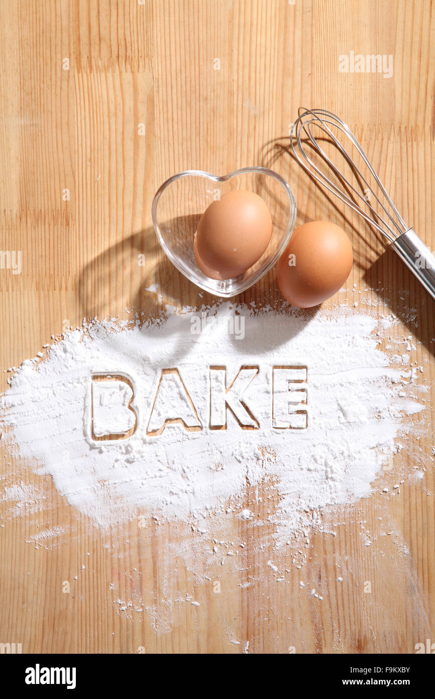 Konzept, Hand Schneebesen und Eiern Backen Stockfoto