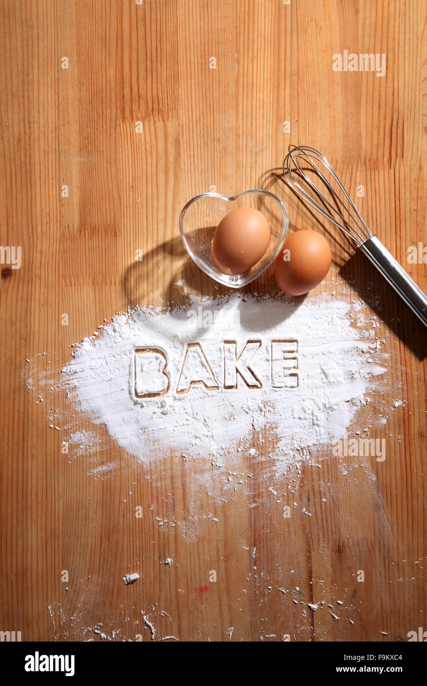 Konzept, Hand Schneebesen und Eiern Backen Stockfoto