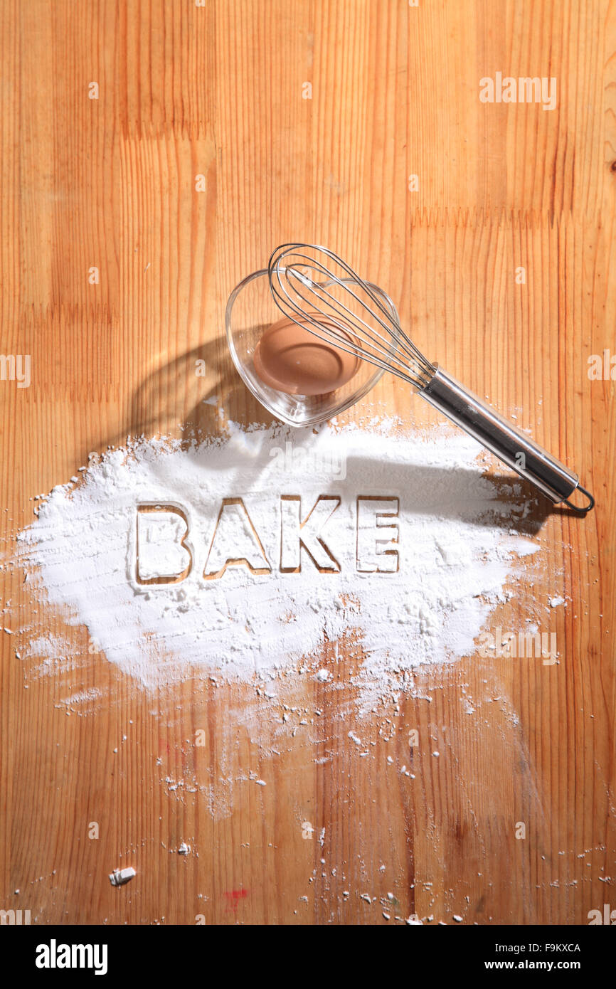 Konzept, Hand Schneebesen und Eiern Backen Stockfoto