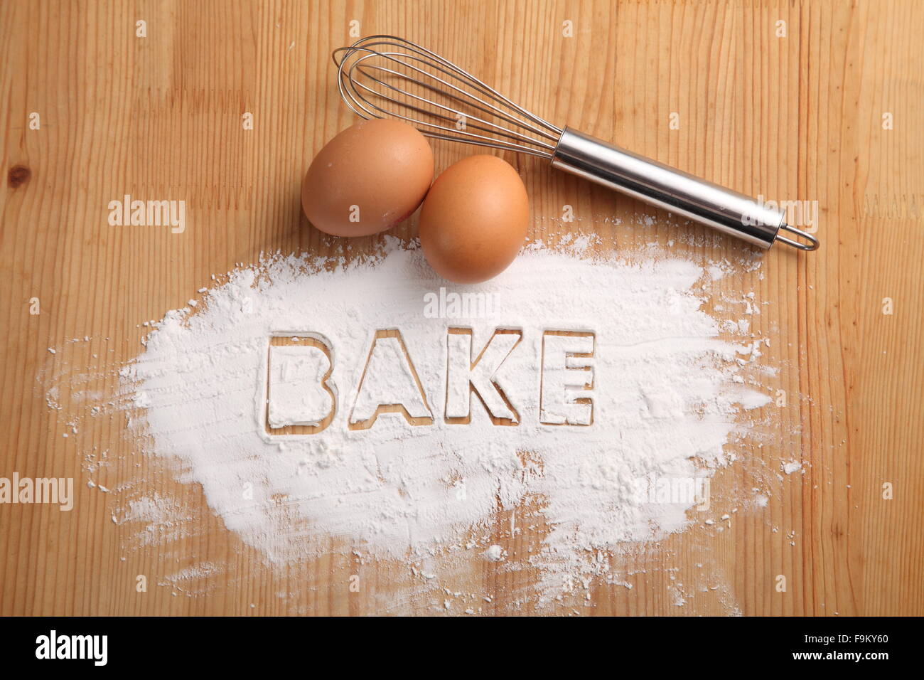 Konzept, Hand Schneebesen und Eiern Backen Stockfoto