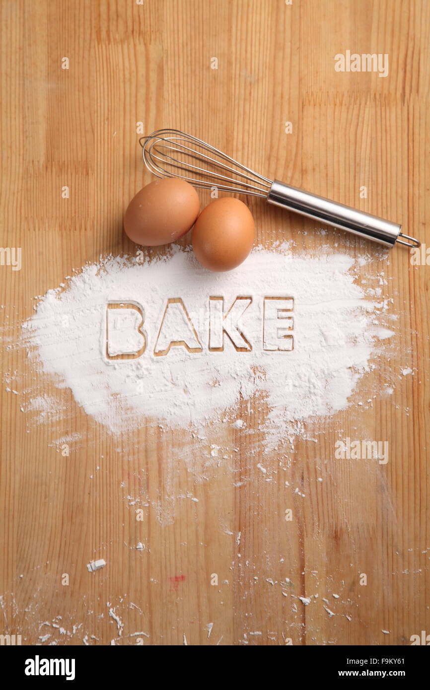 Konzept, Hand Schneebesen und Eiern Backen Stockfoto