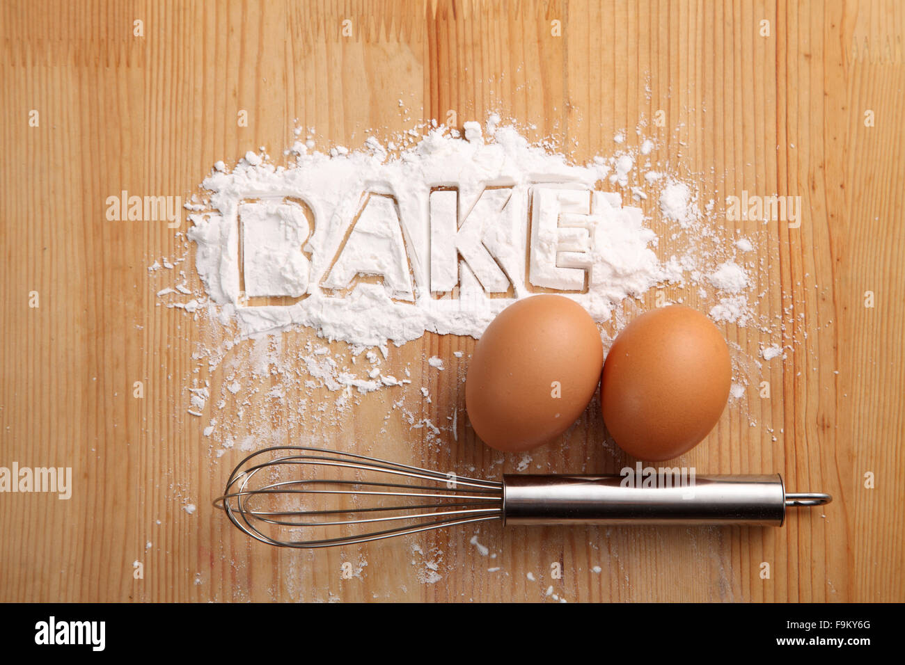 Konzept, Hand Schneebesen und Eiern Backen Stockfoto