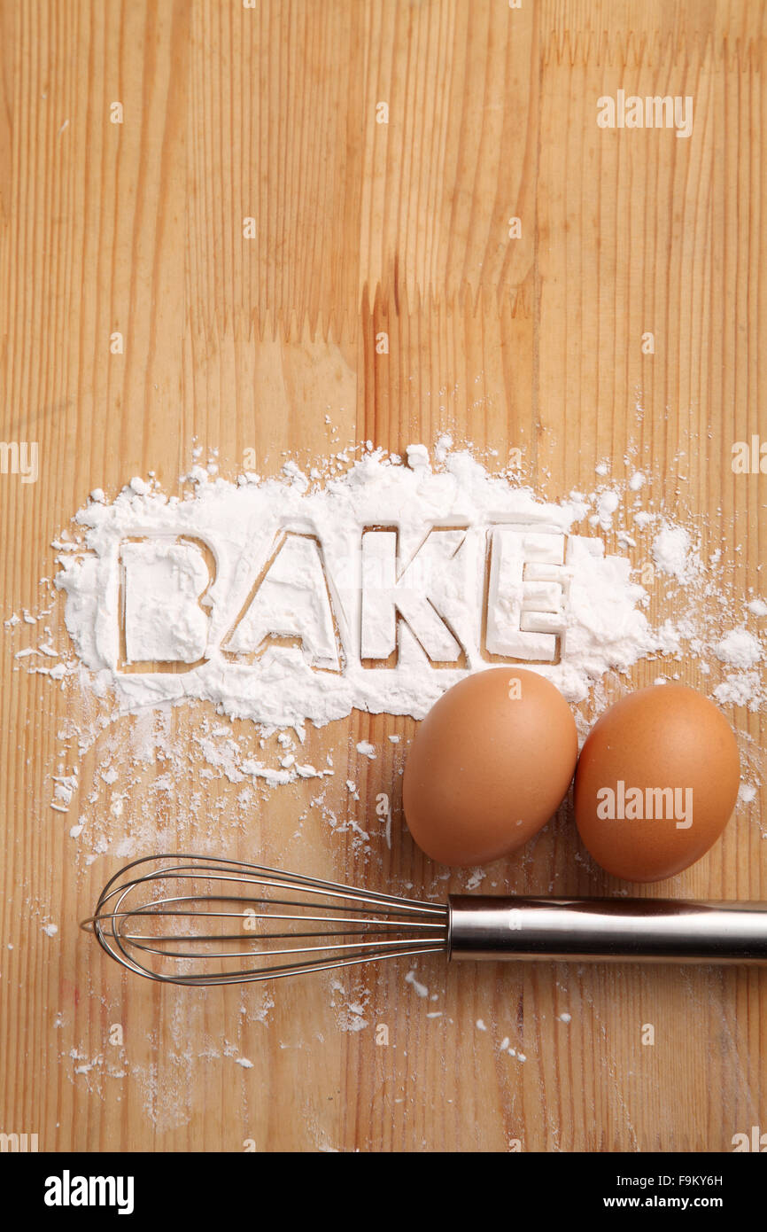Konzept, Hand Schneebesen und Eiern Backen Stockfoto