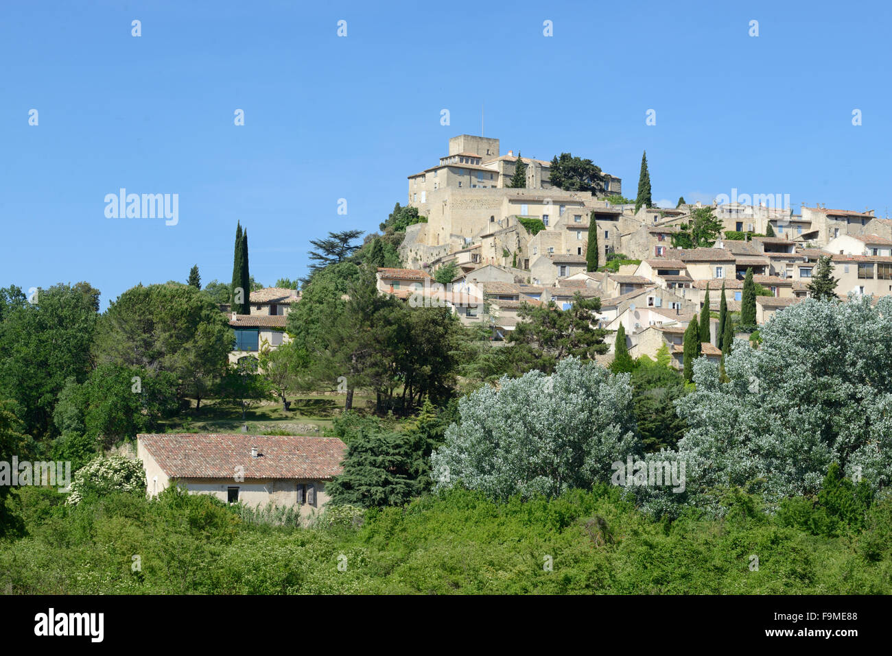 Hilltop Village von Ansouis im Regionalpark Luberon Vaucluse Provence Frankreich Stockfoto
