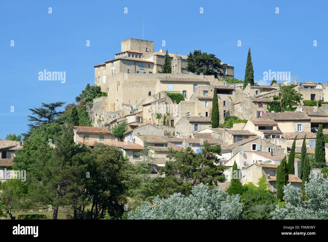 Hilltop Village von Ansouis im Regionalpark Luberon Vaucluse Provence Frankreich Stockfoto
