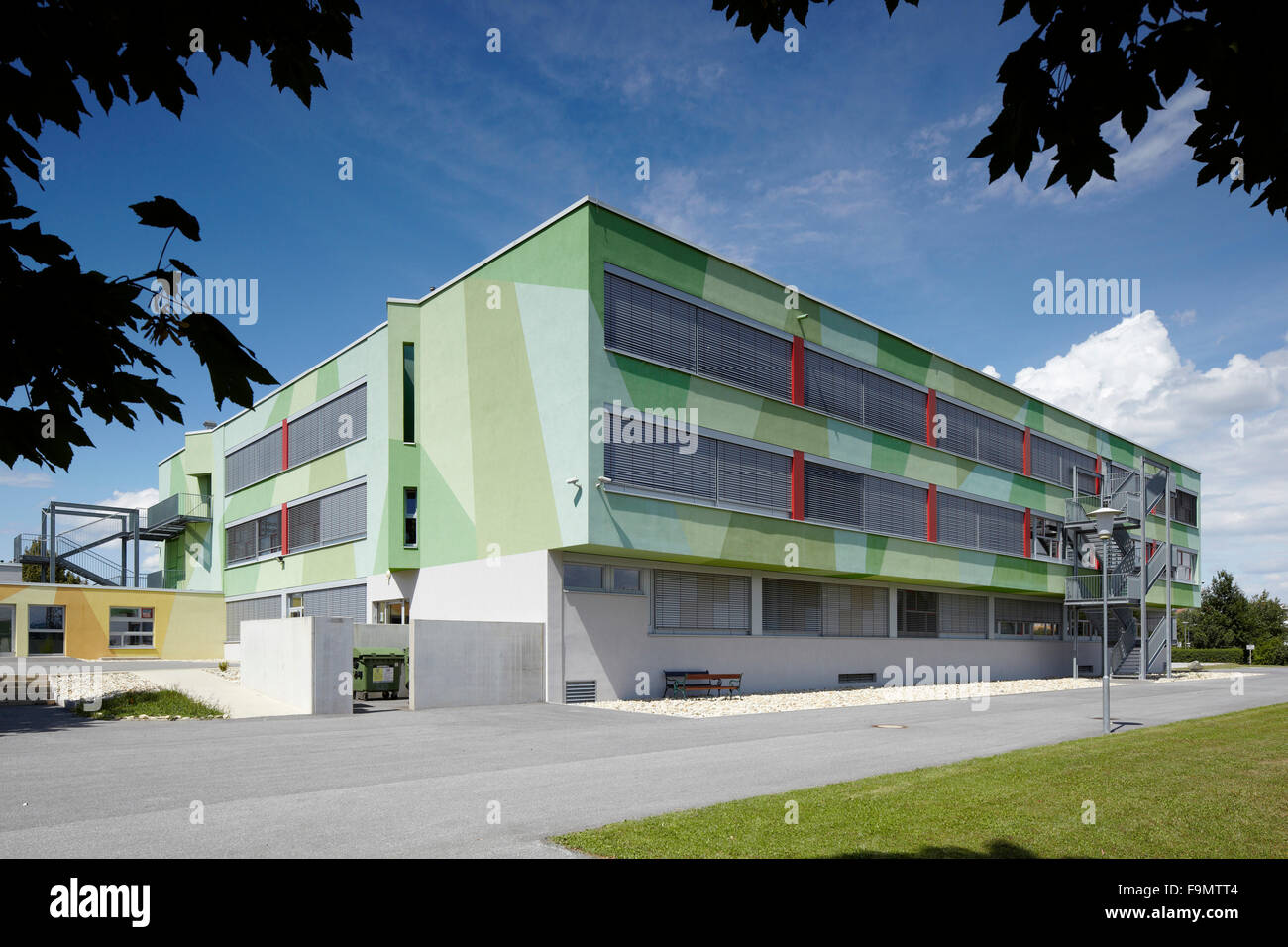 Außenansicht des renovierten Gymnasium in Oberwart, Burgenland, Österreich Stockfoto