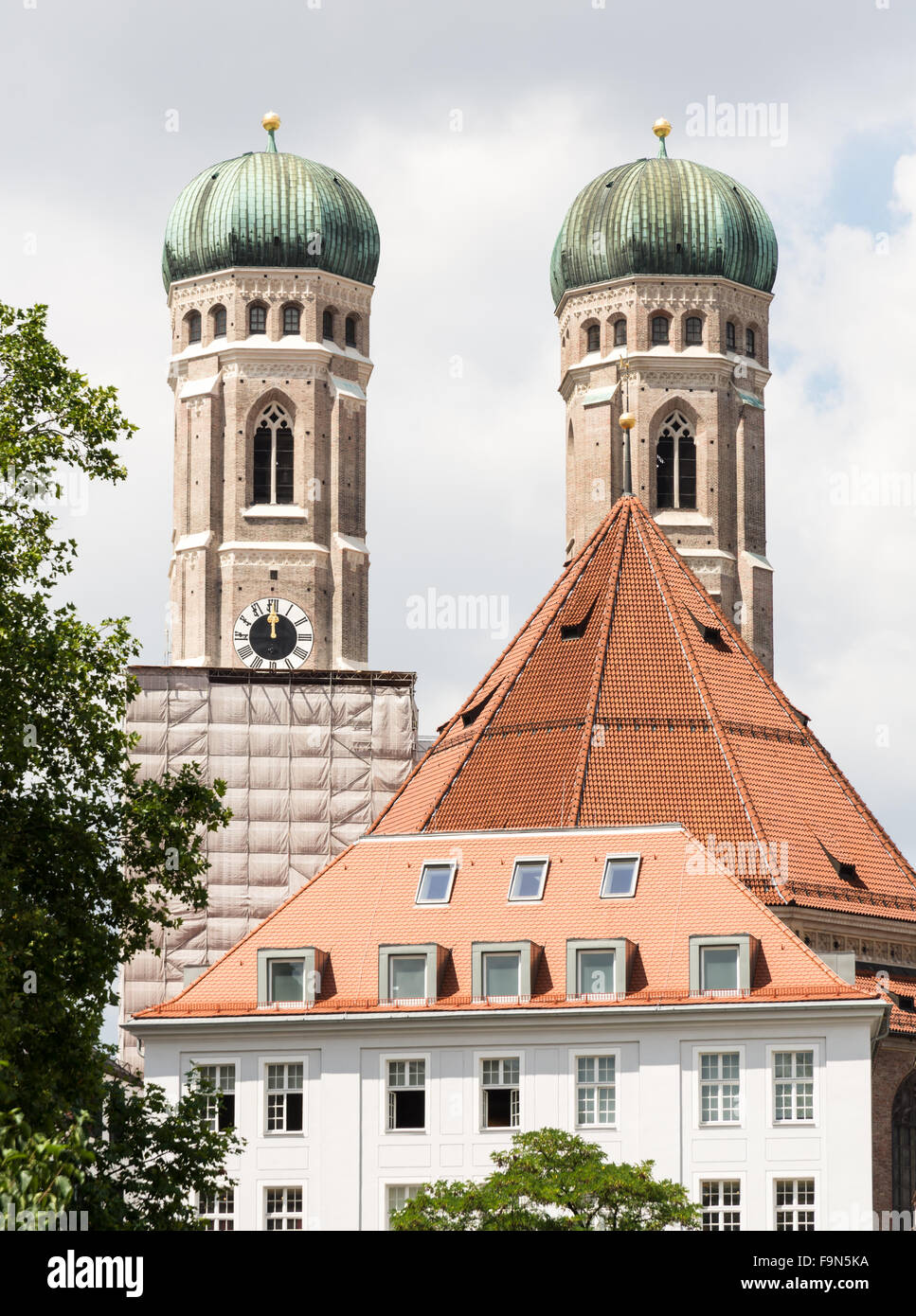 Die Türme der Frauenkirche in München Stockfoto