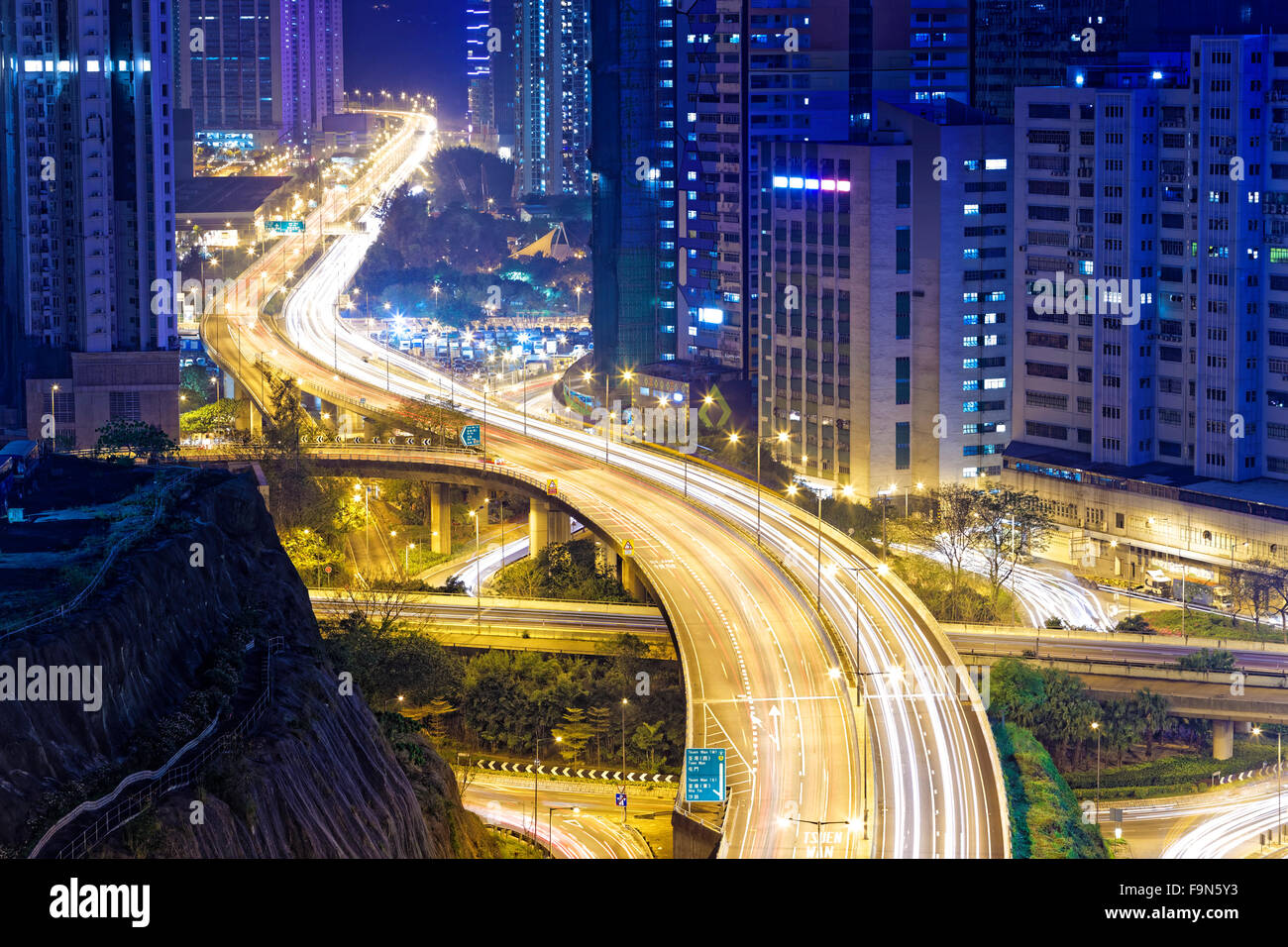 verkehrsreichen Nacht in Finanzen, Hong Kong Stadt Stockfoto