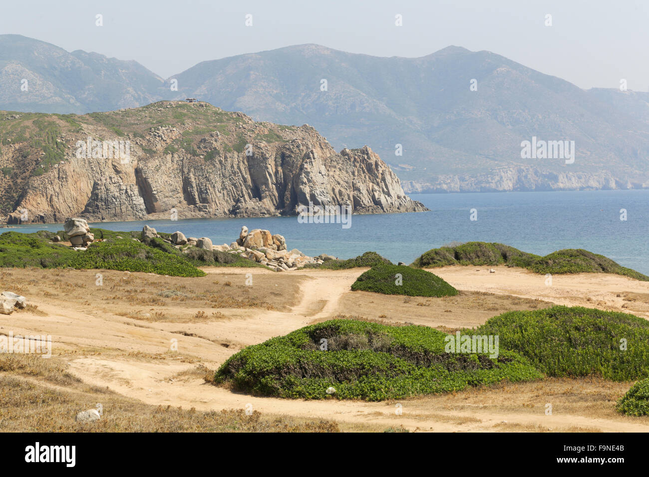 Steiniger Strand in Capo Pecora, Sardinien, Italien Stockfoto