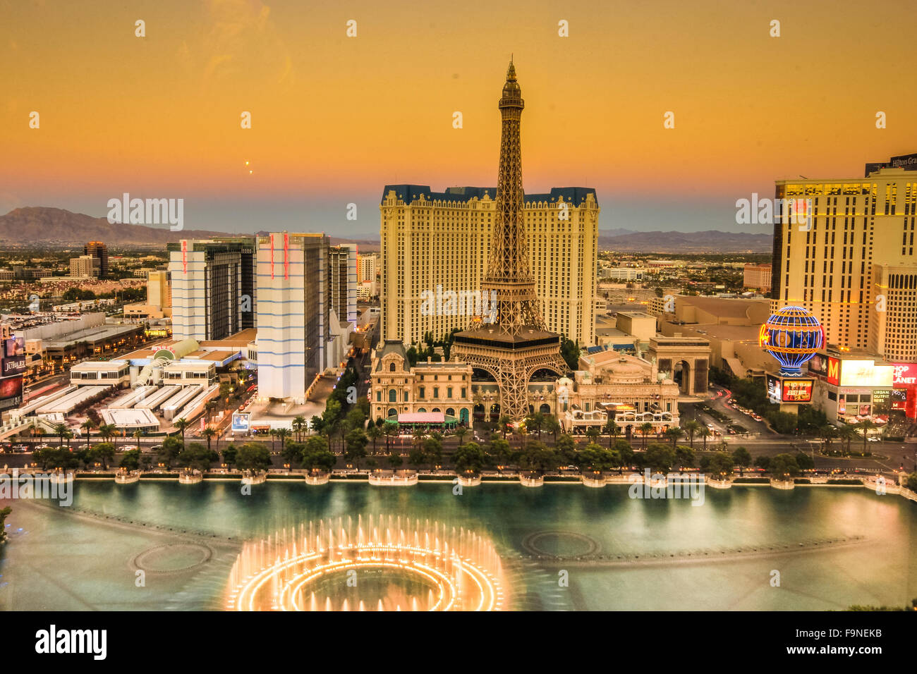 Panoramablick von luxuriösen Hotels und Casinos in Las Vegas, Nevada bei Sonnenuntergang Stockfoto