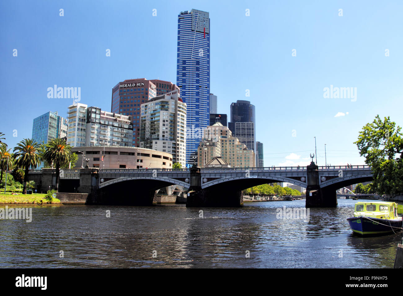 Blick über den Yarra River in Richtung Southbank Melbourne, Victoria, Australien. Stockfoto