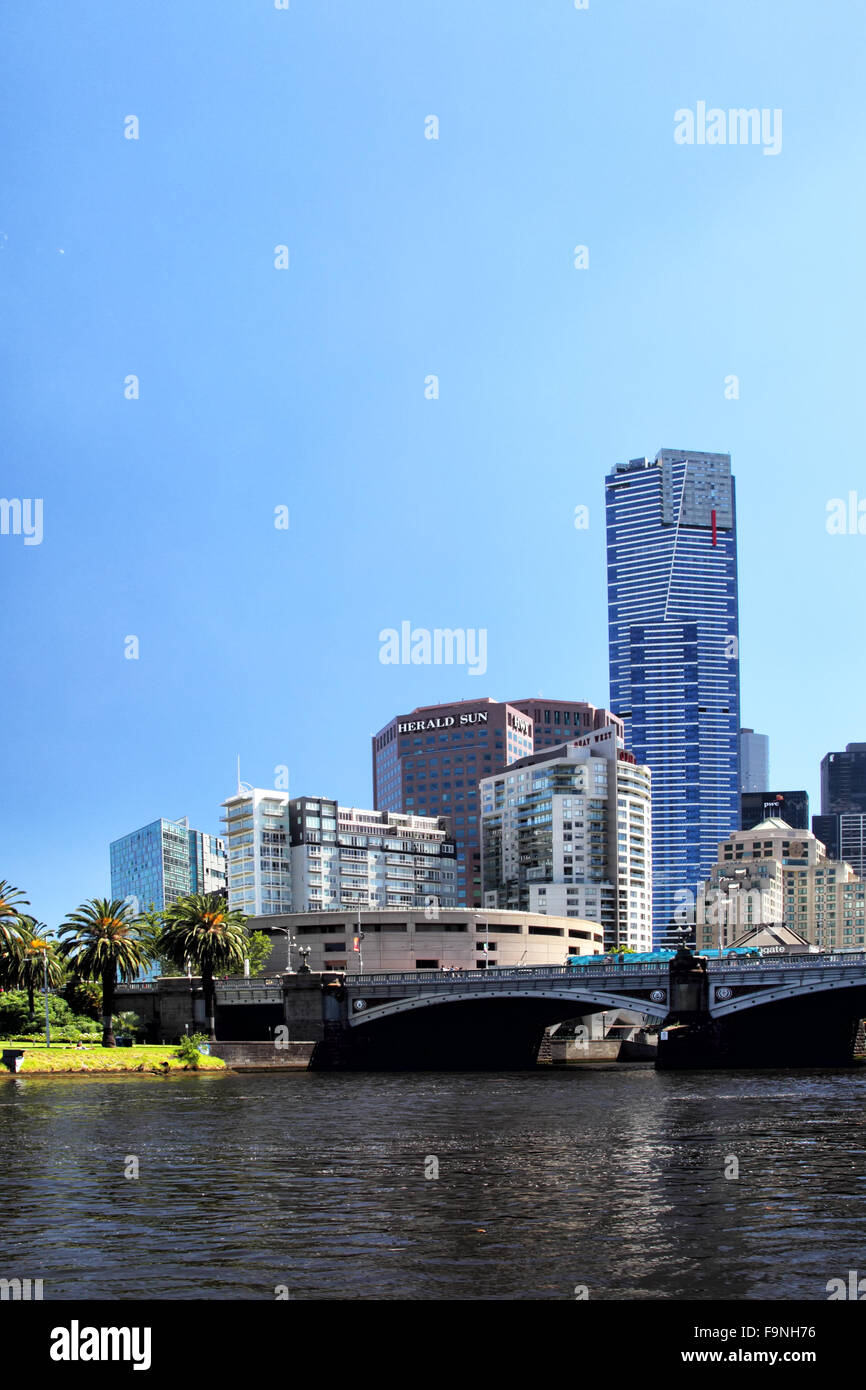 Blick über den Yarra River in Richtung Southbank Melbourne, Victoria, Australien. Stockfoto