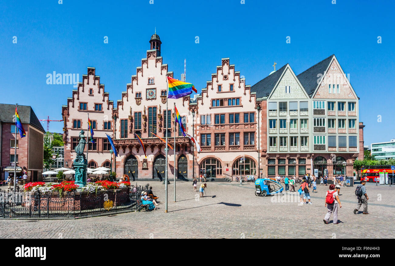 Deutschland, Hessen, Frankfurt, Römerberg Stadtplatz mit Gerechtigkeit Brunnen und Rathaus in der Altstadt von Franfurt Stockfoto