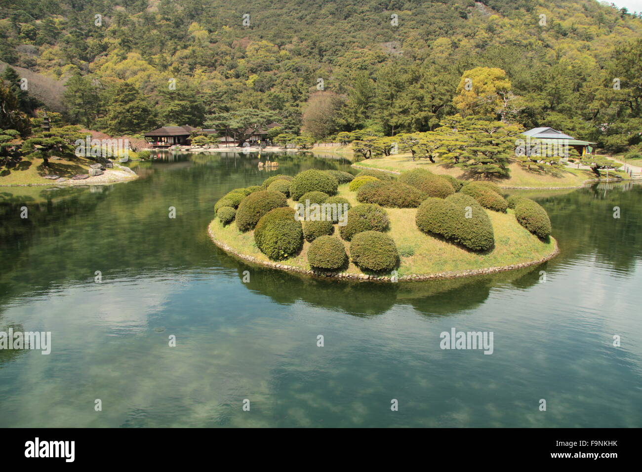 Insel im teich Fotos und Bildmaterial in hoher Auflösung Alamy