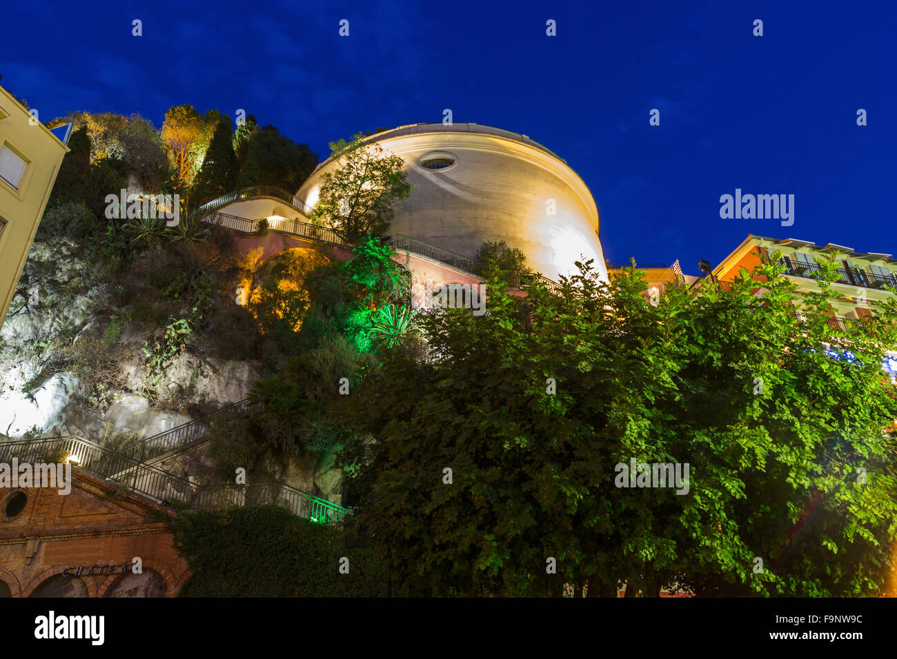 Schlosspark in Nizza in Frankreich am Abend Stockfoto