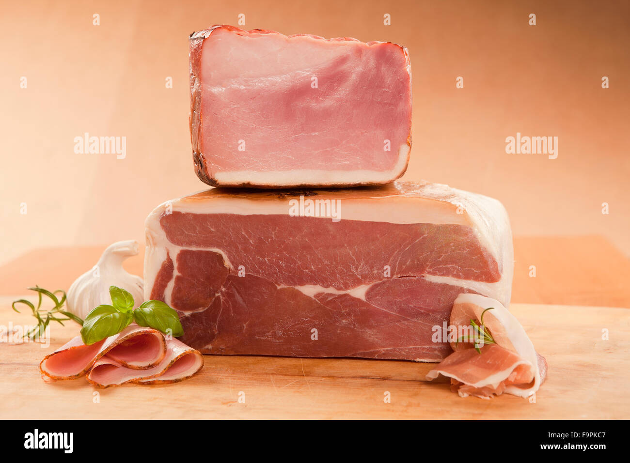 Schinken und Prosciutto Stück Stockfotografie - Alamy