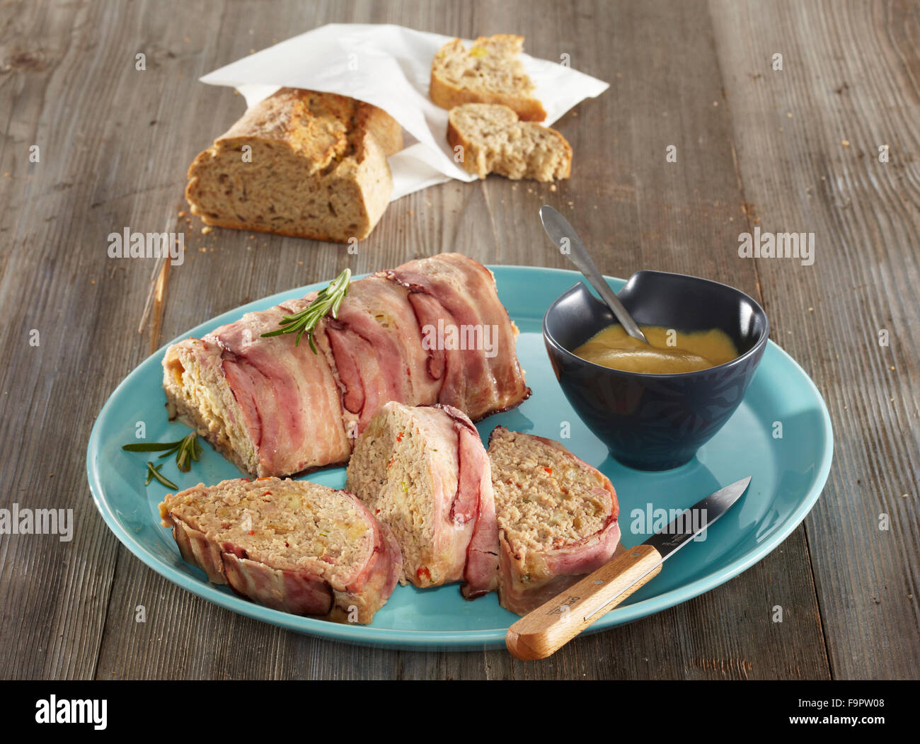 Speckmantel Hackbraten Stockfotografie - Alamy