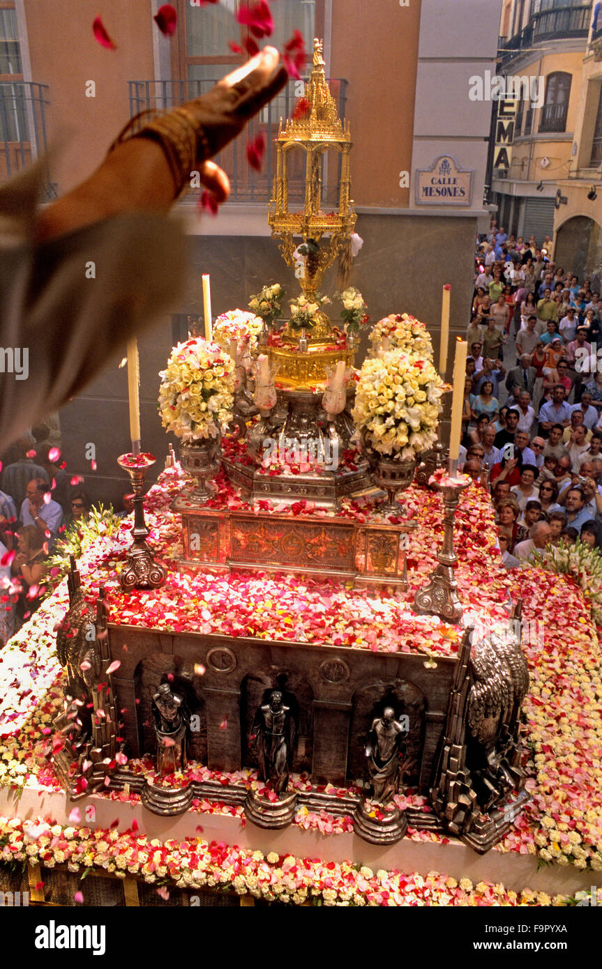 Fronleichnams-Prozession, Custodia (Ostensorium), in der Calle Mesones, Granada, Andalusien, Spanien Stockfoto