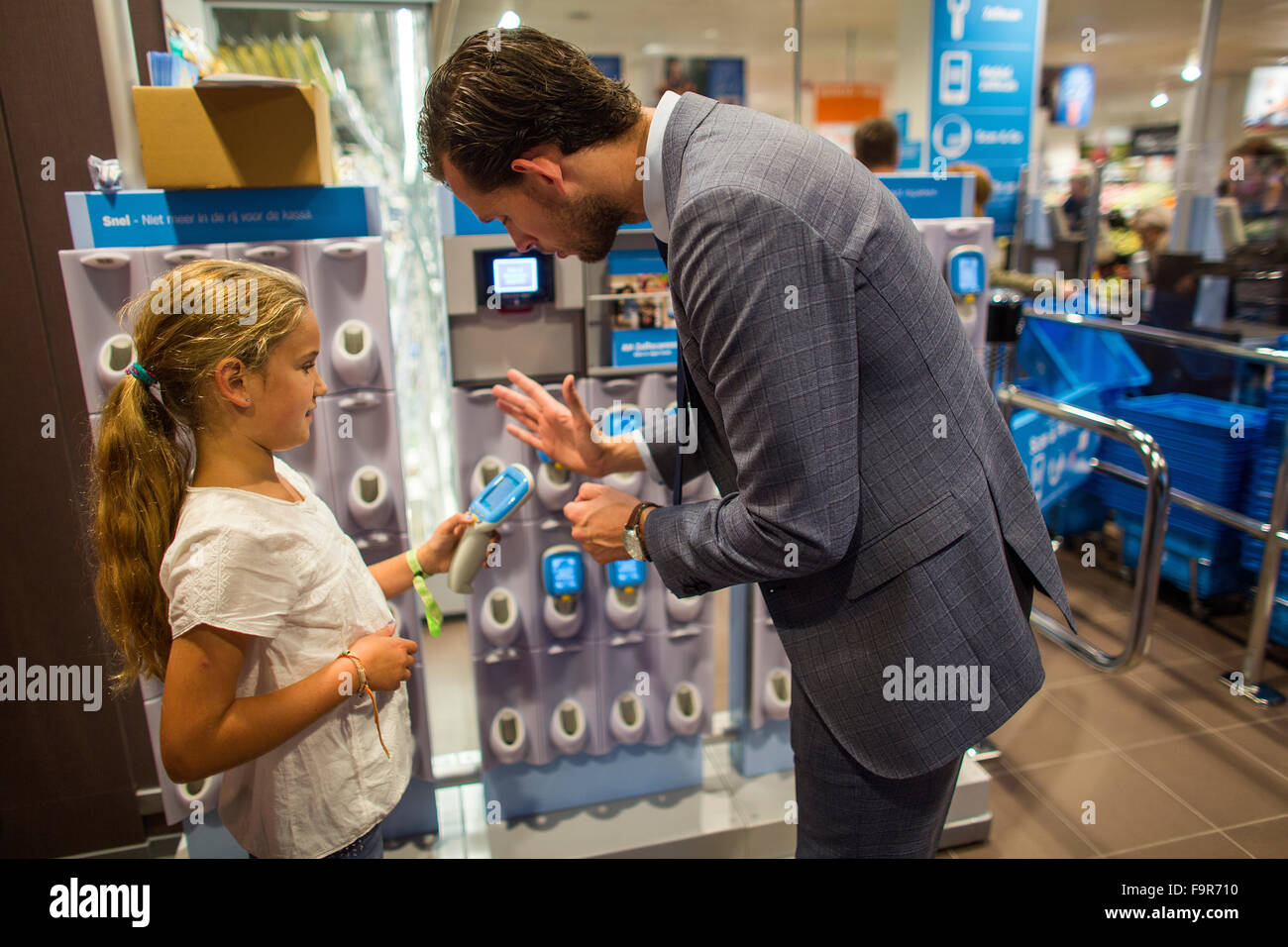 Der erste Albert Heijn Supermarkt ohne Kassierer und wo nur bezahlt werden kann per Selfscan Stockfoto