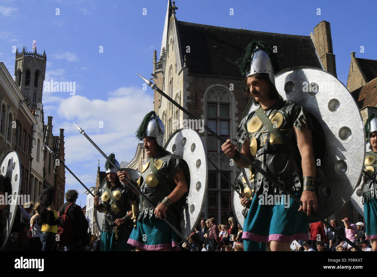 Der Umzug des goldenen Baumes. Stockfoto