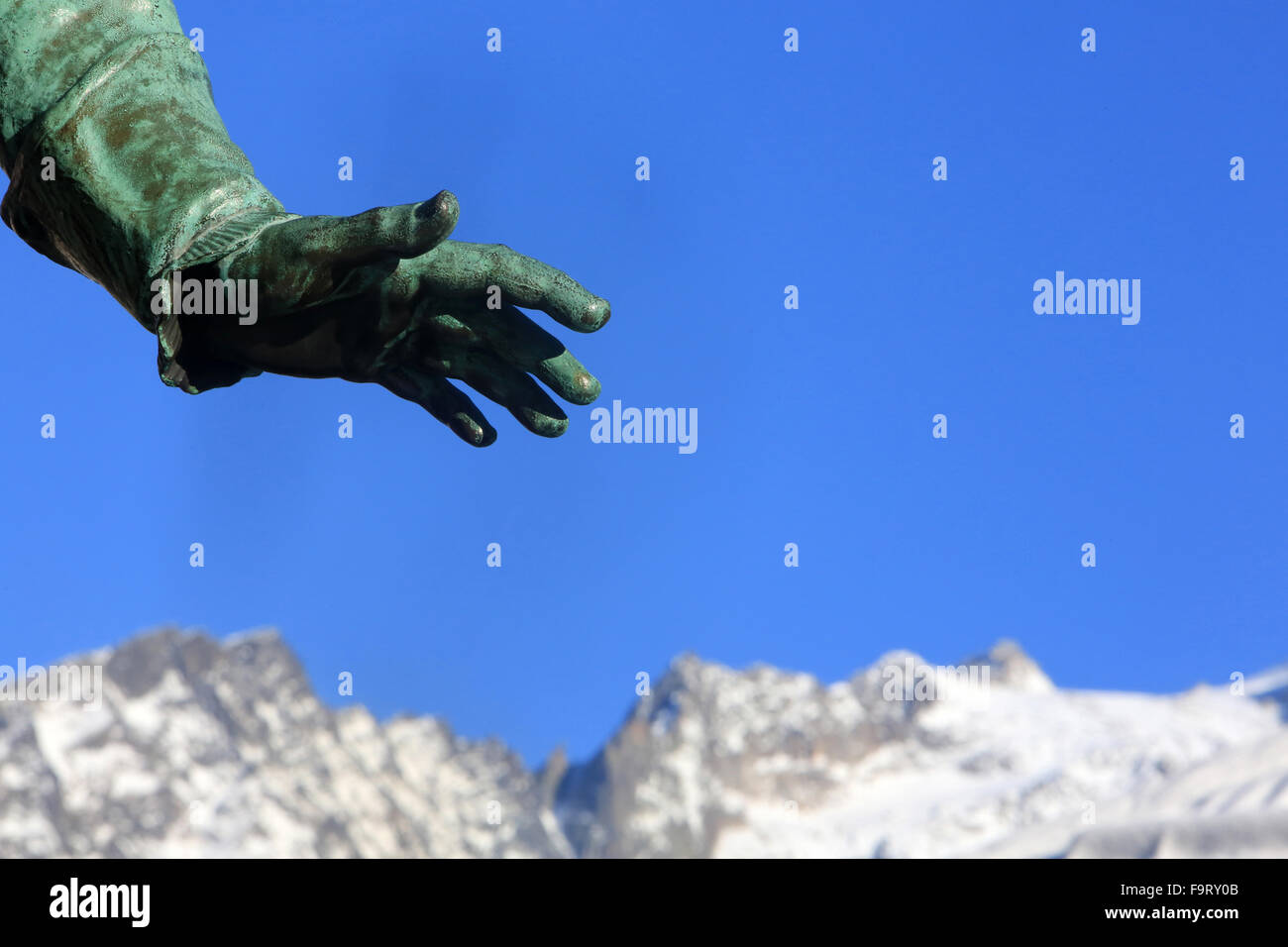 Detail. Hand. Die Statue. Jacques Balmat zeigen den Gipfel des Mont Blanc Horace-Benedict de Saussure zu führen. Chamonix. Stockfoto
