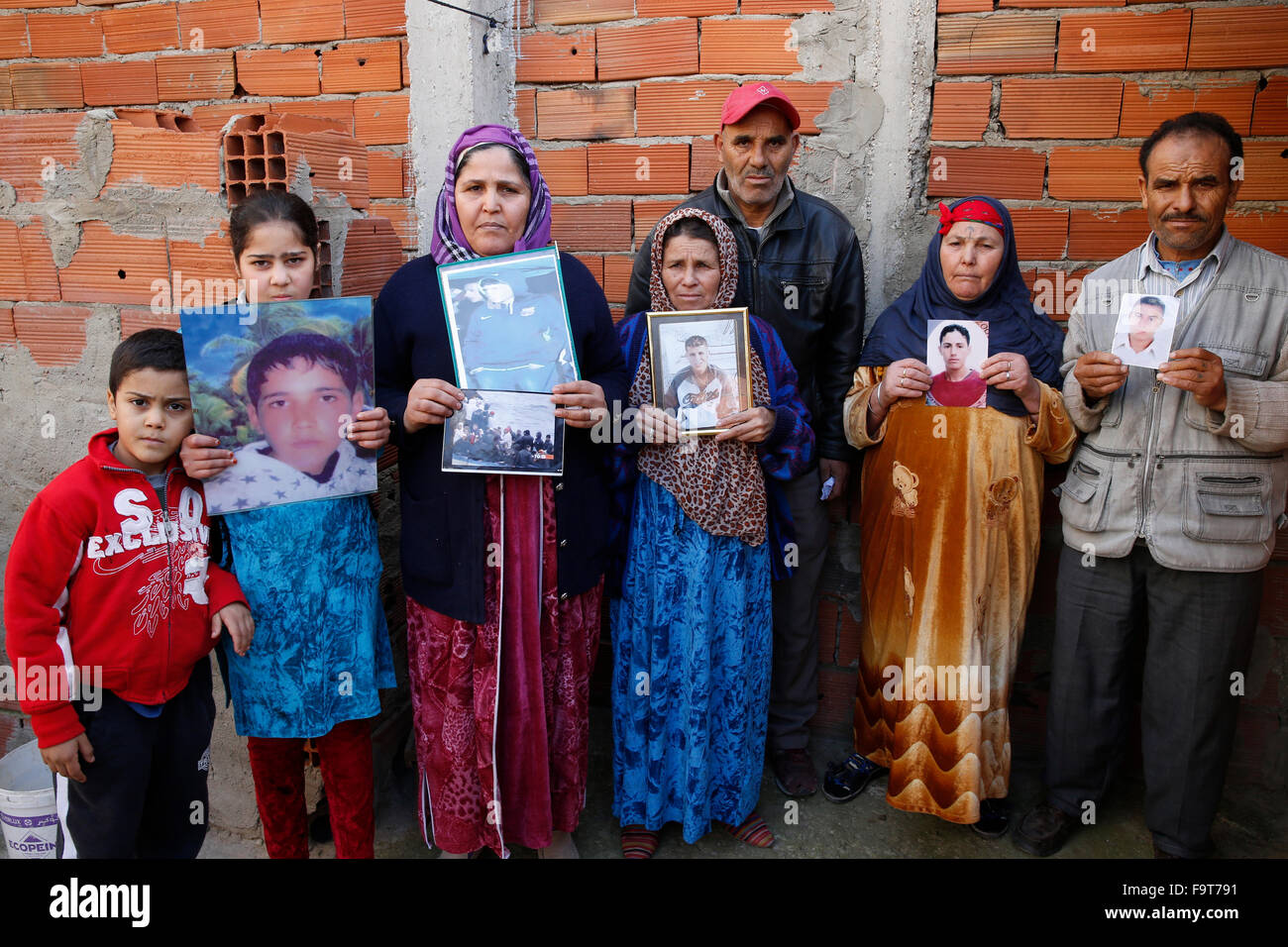 Familien der junge Tunesier, die während ihrer illegalen Migration nach Italien verschwunden Stockfoto