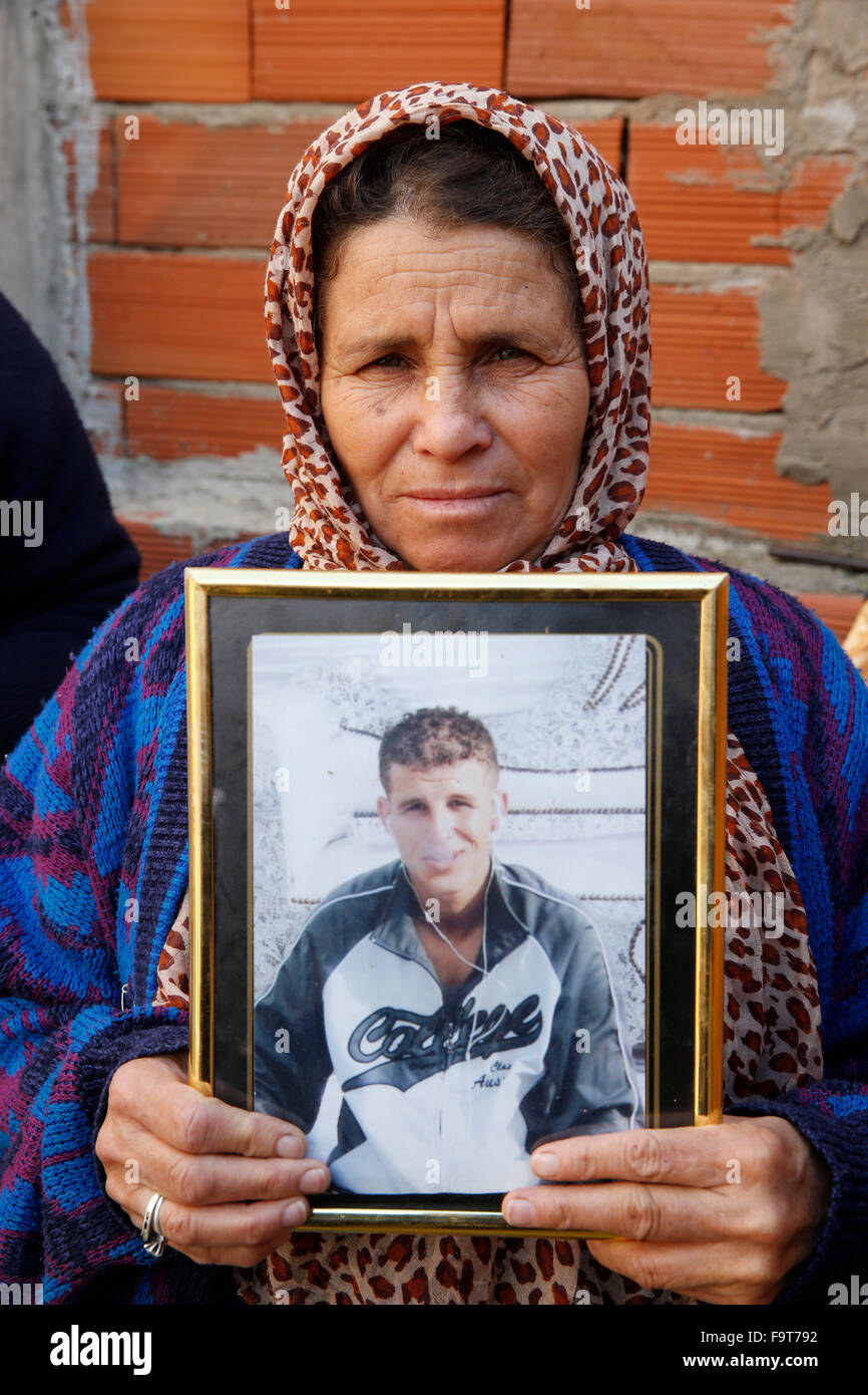 Mutter von einem jungen Tunesier verschwundenen während seine illegale Migration nach Italien Stockfoto