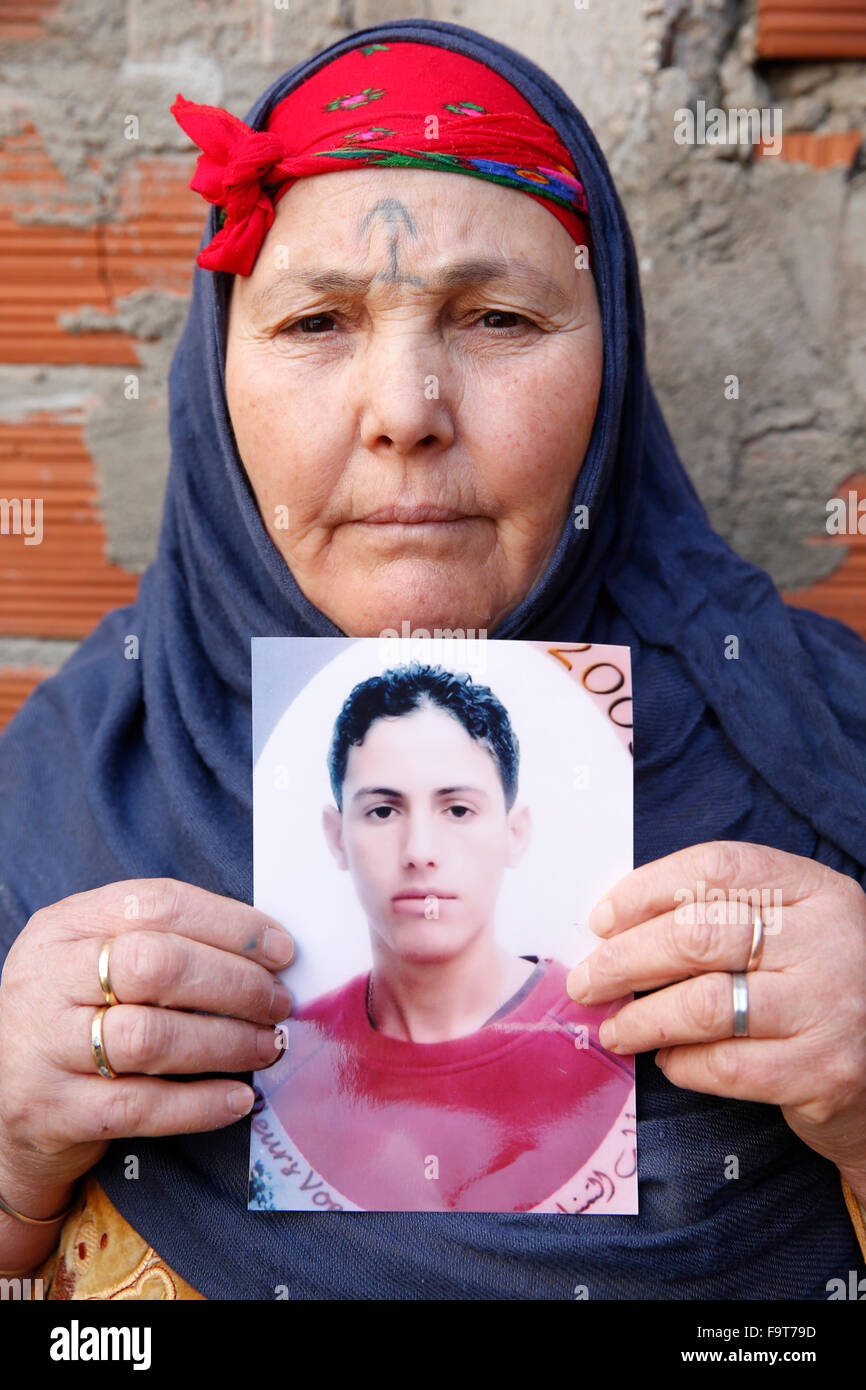 Mutter von einem jungen Tunesier verschwundenen während seine illegale Migration nach Italien Stockfoto