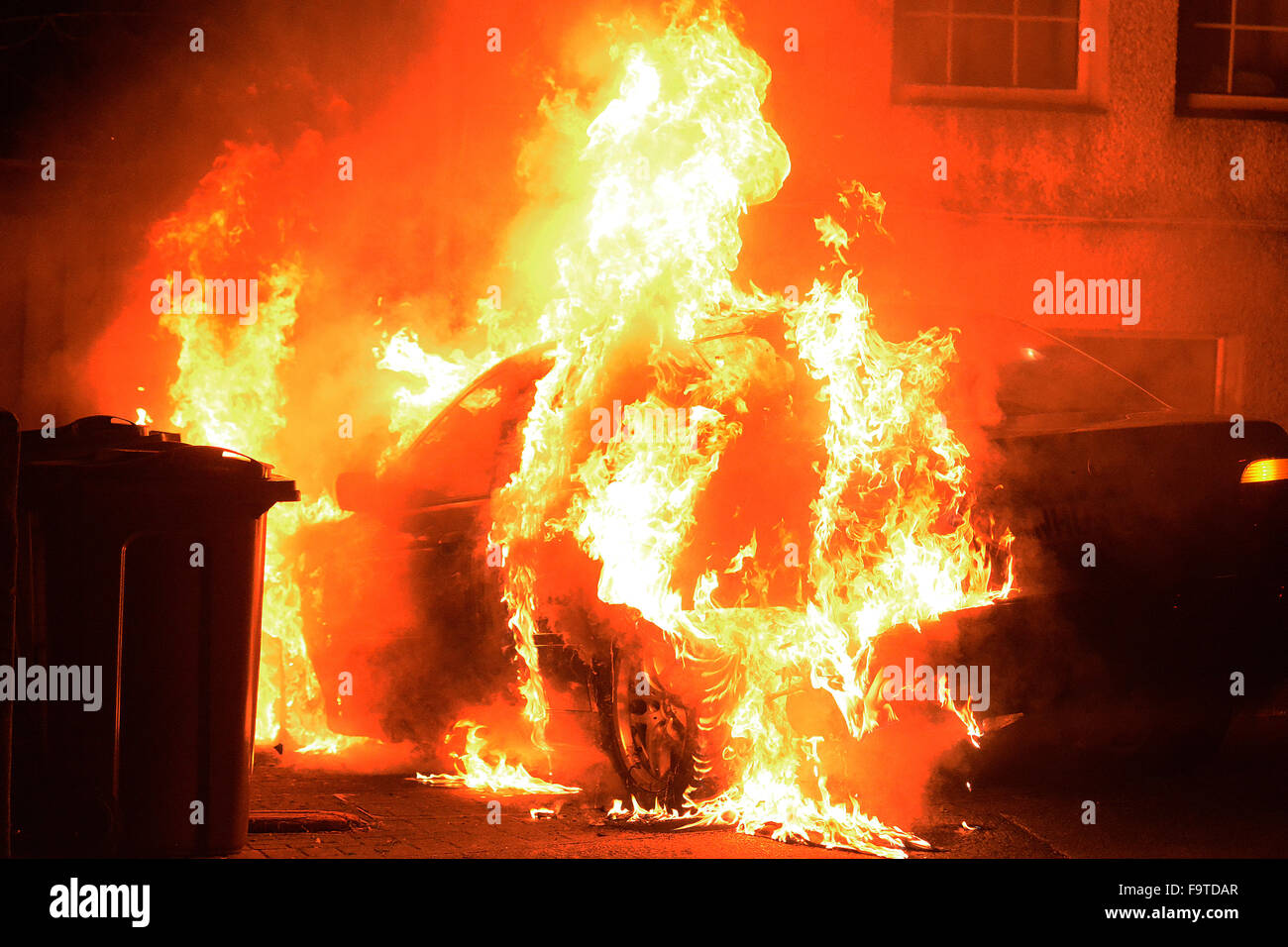 Auto-Feuer in Plymouth Stockfoto